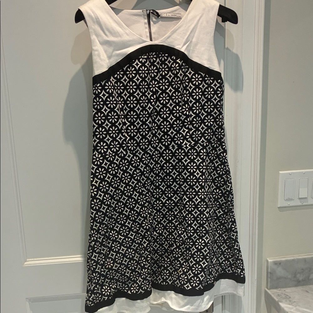 BNWT CoCO & Tashi Black & White Patterned Casual Dress 🏥